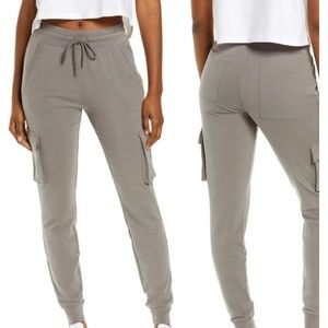 NWT Alo Yoga Cargo Pants. XS